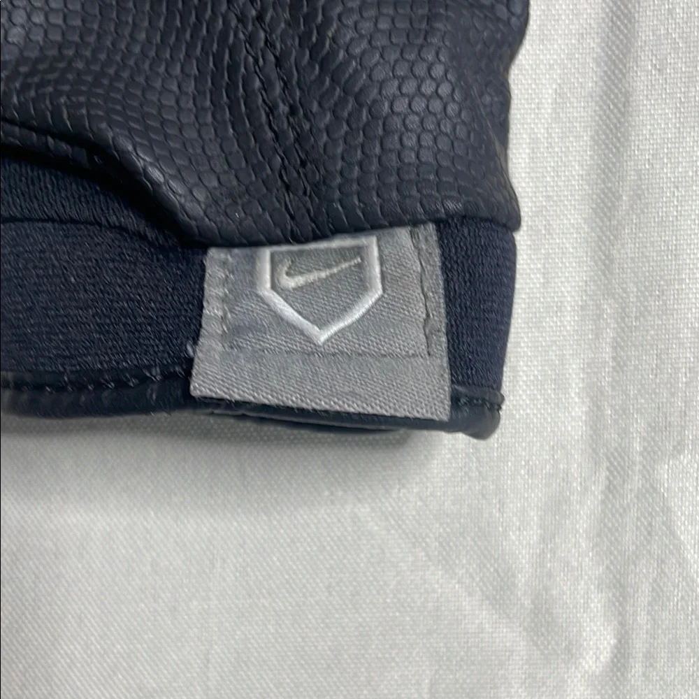NIKE Black kids Sports Baseball Gloves - Picture 4 of 9